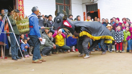 宜宾石城山花灯：承汉代遗韵&nbsp;诙谐闹新年(图4)
