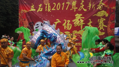 泸县立石镇:龙舞闹春 喜迎元宵(图2) 泸县立石镇:龙舞闹春 喜迎元宵(图2)