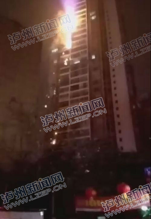 泸州高层小区发生火灾 23楼到29楼烧得面目全非(图1) 泸州高层小区发生火灾 23楼到29楼烧得面目全非(图1)