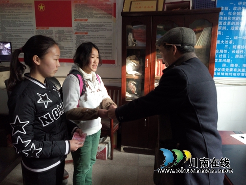 致富不忘桑梓 合江爱心老板夫妇积极资助乡亲(图1) 致富不忘桑梓 合江爱心老板夫妇积极资助乡亲(图1)