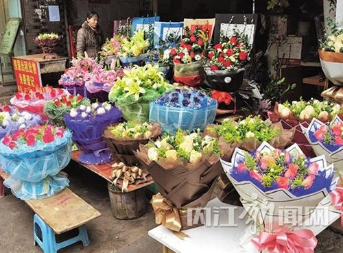 情人节花掉半月工资 内江男士自嘲遇“情人劫”(图1) 情人节花掉半月工资 内江男士自嘲遇“情人劫”(图1)