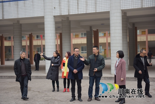 泸州市教育局机关党委书记谢铭检查叙永开学工作(图6) 泸州市教育局机关党委书记谢铭检查叙永开学工作(图6)
