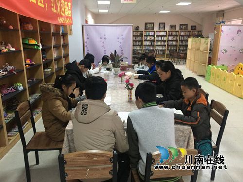 红星街道新民社区开展青少年“阅读伴成长”读书活动(图1)
