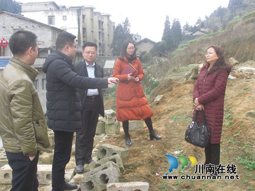 叙永县副县长谢华到分水镇作开学安全检查(图1)