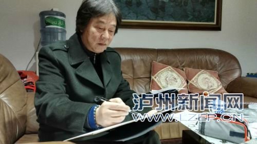 200幅作品!泸州画家将童年游戏“搬”入画里(图1) 200幅作品!泸州画家将童年游戏“搬”入画里(图1)