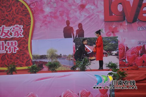 情人节走红地毯 泸县单身男女情感大联欢(图1) 情人节走红地毯 泸县单身男女情感大联欢(图1)