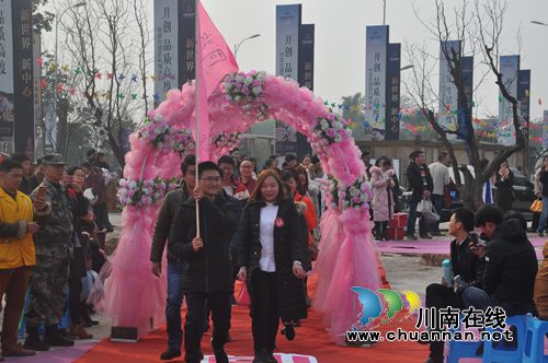 情人节走红地毯 泸县单身男女情感大联欢(图3) 情人节走红地毯 泸县单身男女情感大联欢(图3)