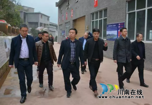 陈日及相关领导调研中国沈酒集团第三生产基地(图1) 陈日及相关领导调研中国沈酒集团第三生产基地(图1)