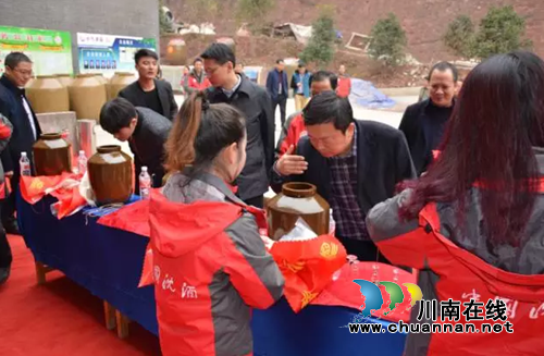 陈日及相关领导调研中国沈酒集团第三生产基地(图3) 陈日及相关领导调研中国沈酒集团第三生产基地(图3)