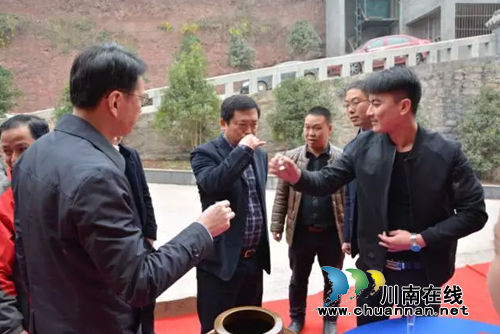 陈日及相关领导调研中国沈酒集团第三生产基地(图5) 陈日及相关领导调研中国沈酒集团第三生产基地(图5)