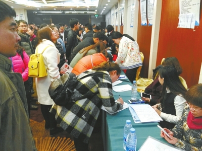 自贡：大型招聘会上10万年薪高管无人问津(图1)