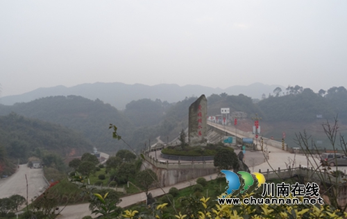 纳溪:挖出地下白蚁“王宫”活捉“蚁后”(图4) 纳溪:挖出地下白蚁“王宫”活捉“蚁后”(图4)