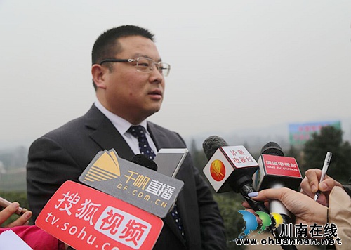 谭荣兵:将纳溪创建为“全国特色茶旅游资源区”(图1) 谭荣兵:将纳溪创建为“全国特色茶旅游资源区”(图1)