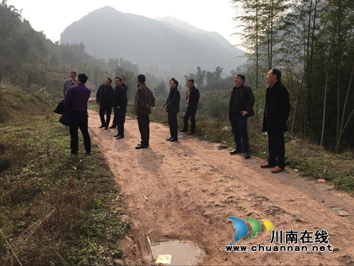 合江县国土资源局深入穆村开展扶贫工作(图1)