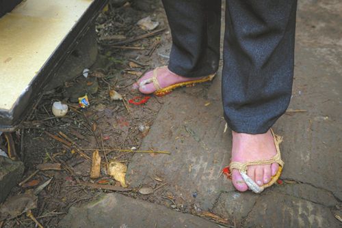 泸州合江66岁打盆师：38年头顶传菜超30万碗(图5)