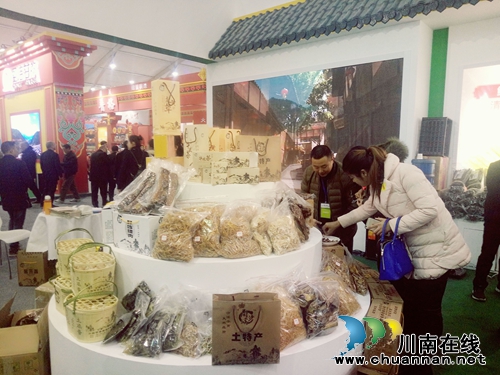 古蔺“蔺沙溪”获消费者满意诚信示范单位称号(图4) 古蔺“蔺沙溪”获消费者满意诚信示范单位称号(图4)