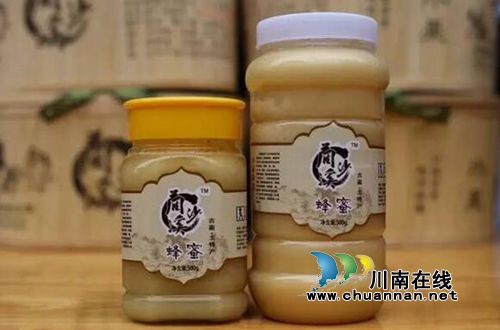 古蔺“蔺沙溪”获消费者满意诚信示范单位称号(图8) 古蔺“蔺沙溪”获消费者满意诚信示范单位称号(图8)