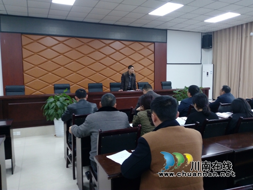 纳溪区城管局：开展述职评比&nbsp;&nbsp;培养年轻干部(图1)