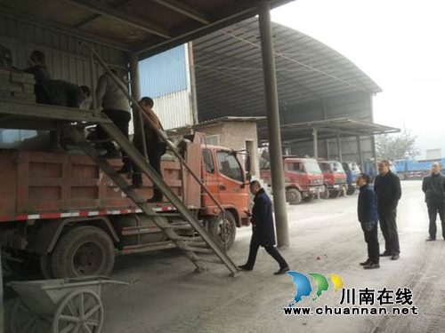 泸县市质局纪检组长唐理率队到基层所督查红盾春雷行动(图1)