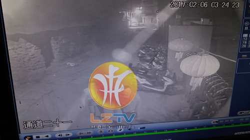 泸州：奥迪车窗被砸盗&nbsp;警方72小时抓获嫌疑人(图2)