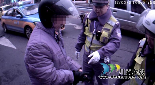 泸州交警四大队查获一起无证驾驶违法行为(图2)