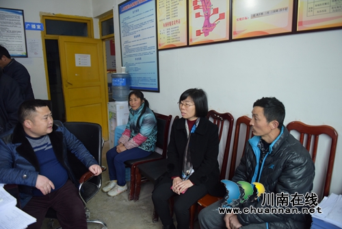 叙永县教育局：走访慰问暖人心&nbsp;精准帮扶助脱贫(图2)