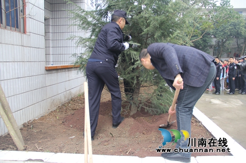 生命如松信仰常青 泸县石桥镇追思英雄蔡松松(图7) 生命如松信仰常青 泸县石桥镇追思英雄蔡松松(图7)