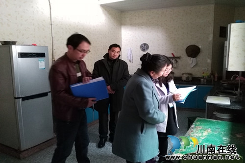 合江县大桥镇组织对学校及周边环境全面检查(图1)