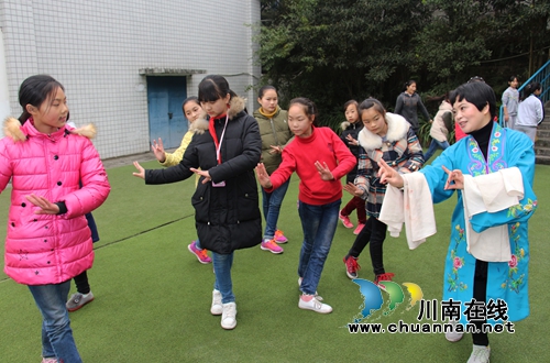 泸州龙马潭:乡村娃娃学川剧培育“艺术梦”(图6) 泸州龙马潭:乡村娃娃学川剧培育“艺术梦”(图6)