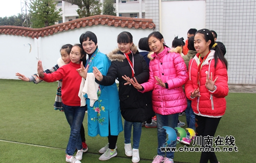 泸州龙马潭:乡村娃娃学川剧培育“艺术梦”(图5) 泸州龙马潭:乡村娃娃学川剧培育“艺术梦”(图5)
