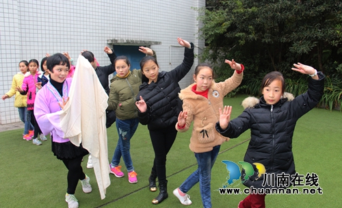 泸州龙马潭:乡村娃娃学川剧培育“艺术梦”(图7) 泸州龙马潭:乡村娃娃学川剧培育“艺术梦”(图7)