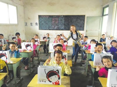 自贡:“笑脸书记”与胡歌张艺兴入围同一奖项(图2) 自贡:“笑脸书记”与胡歌张艺兴入围同一奖项(图2)