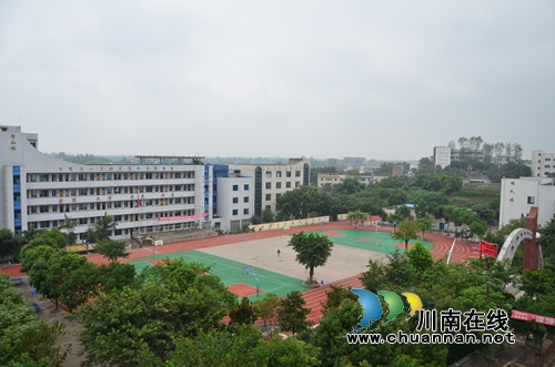 好学校办到群众家门口 泸县优质教育惠及民生(图5) 好学校办到群众家门口 泸县优质教育惠及民生(图5)