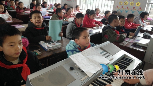叙永水尾中心小学校开展《四礼新风进万家》传唱活动(图1)