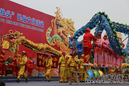 泸县第五届雨坛彩龙民俗文化活动在方洞举行(图1) 泸县第五届雨坛彩龙民俗文化活动在方洞举行(图1)