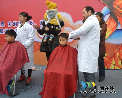 泸县第五届雨坛彩龙民俗文化活动在方洞举行(图3) 泸县第五届雨坛彩龙民俗文化活动在方洞举行(图3)
