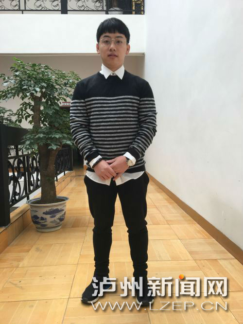 奥运“五金王”邹凯回泸州培养“小邹凯”(图1) 奥运“五金王”邹凯回泸州培养“小邹凯”(图1)