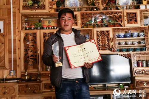 四川藏区百姓酥油香里“话丰年”(图2) 四川藏区百姓酥油香里“话丰年”(图2)