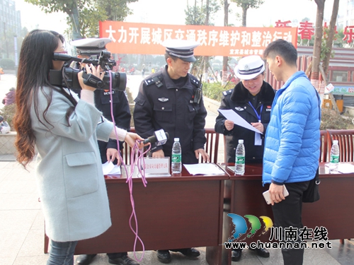 宜宾县多部门联合开展城乡环境综合治理宣传咨询活动(图1) 宜宾县多部门联合开展城乡环境综合治理宣传咨询活动(图1)