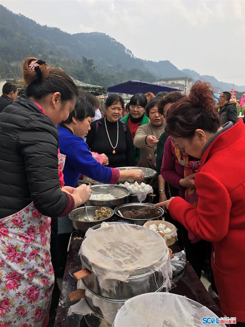 宜宾兴文猪儿粑节开幕&nbsp;美景美食吸引上万游客(图1)