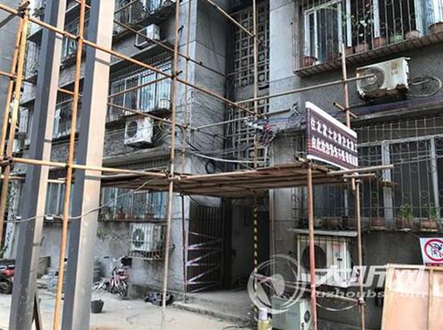 泸州首例老旧住宅加装电梯预计3月10日投用(图1) 泸州首例老旧住宅加装电梯预计3月10日投用(图1)