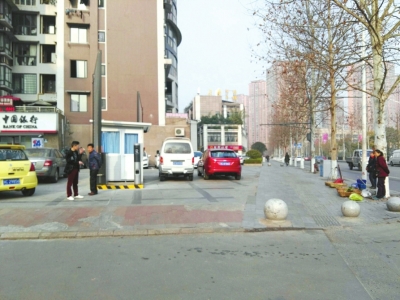 质疑公共收益去向&nbsp;自贡一小区业主欲罢免业委会(图1)
