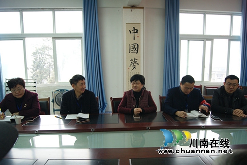 泸州十八中召开2017年安全维稳工作会议(图1) 泸州十八中召开2017年安全维稳工作会议(图1)