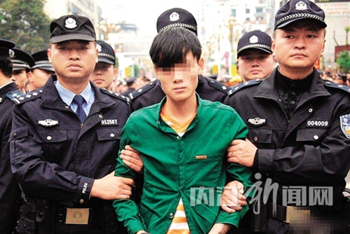 内江男子酒后“练拳击” 110辅警出警遭打伤(图1) 内江男子酒后“练拳击” 110辅警出警遭打伤(图1)
