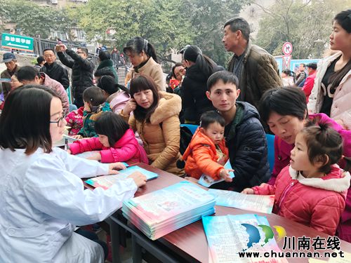 西南医科大附院开展“爱耳日”义诊活动(图5)