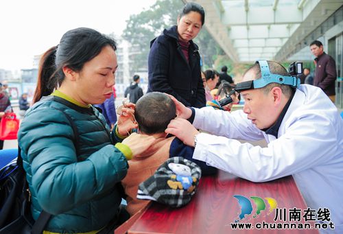 西南医科大附院开展“爱耳日”义诊活动(图2)