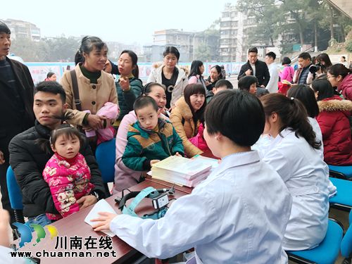 西南医科大附院开展“爱耳日”义诊活动(图6)