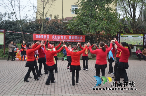 泸州市总工会志愿服务进社区 共庆“三八”妇女节(图2) 泸州市总工会志愿服务进社区 共庆“三八”妇女节(图2)