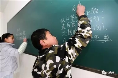 叙永12岁孩子信手写古体诗 偏远山乡竟是诗窝子(图1) 叙永12岁孩子信手写古体诗 偏远山乡竟是诗窝子(图1)