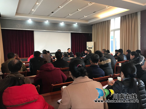 泸县太伏镇开展交通劝导员培训(图1) 泸县太伏镇开展交通劝导员培训(图1)